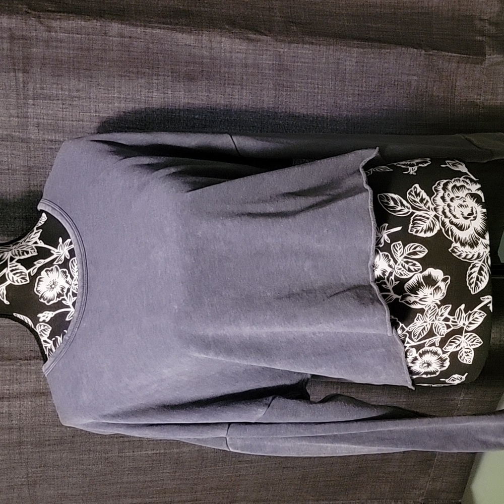 EUC Colsie crop cut out sweater size L